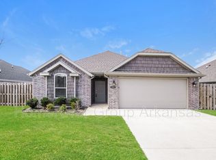 951 Lakeview Dr, Centerton, AR 72719