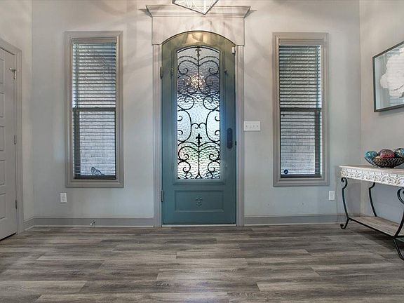 4th image of 8607 Kirby Ave