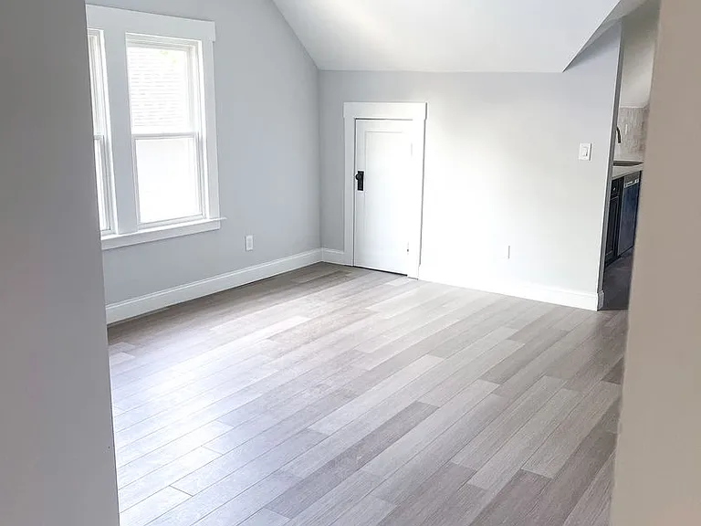 236 Nicoll St — Photo 3