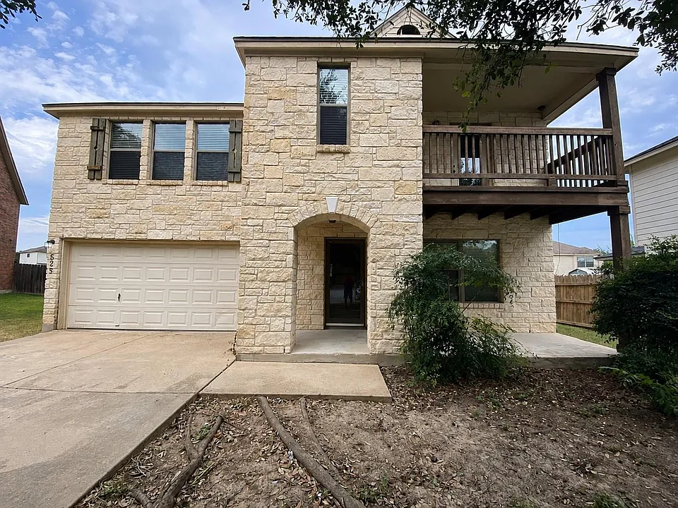 525 Eagles Nest Cv