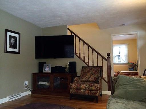 5th image of 578 Coronation Dr