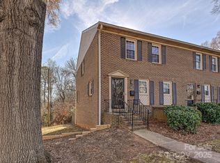 1810 Sabrina Ct, Charlotte, NC 28210