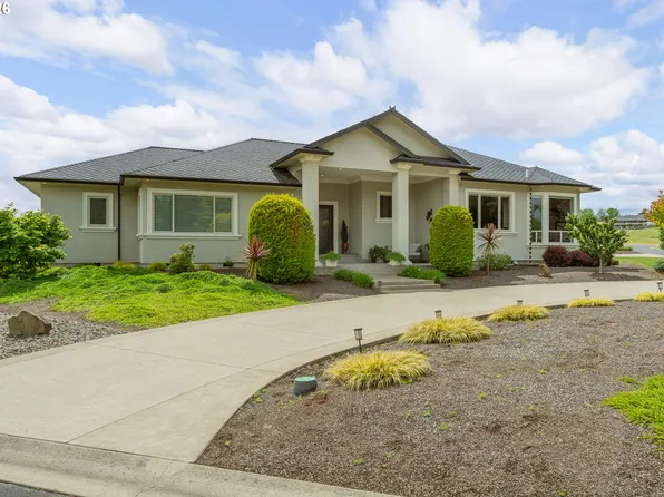 242 Bonifacio Ln, Roseburg, OR 97471