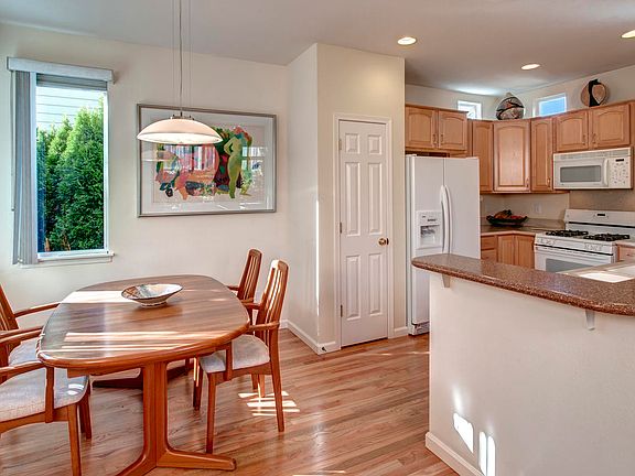 4th image of 15046 NE 8th Pl