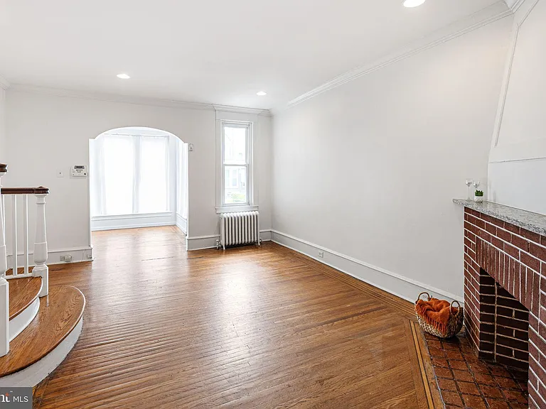 5361 Morse St — Photo 9