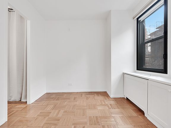 3rd image of 200 E 27th St APT 5-M