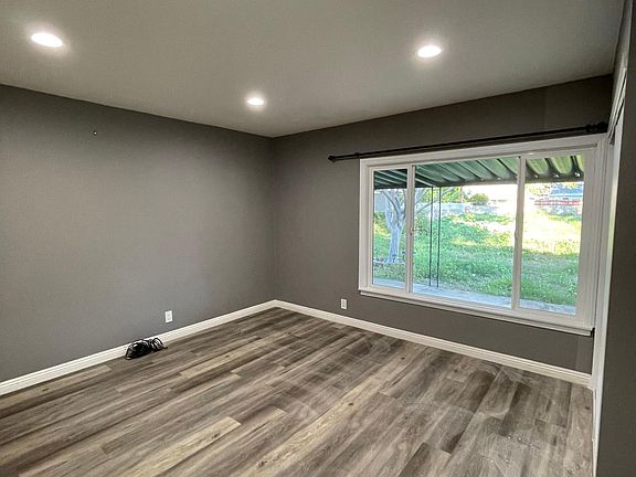 4th image of 350 N Willow Ave