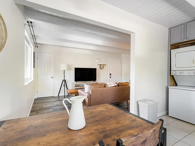 2312 Bonar St #B — Photo 9