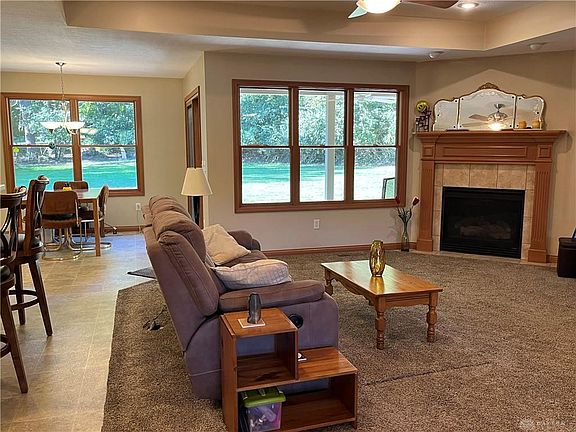5th image of 1098 Dickerson Dr