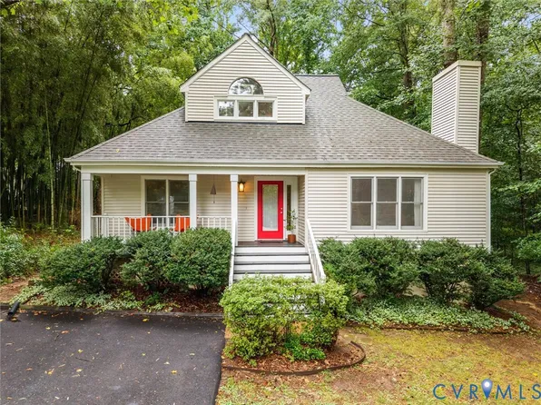 14302 Woods Walk Ln, Midlothian, VA 23112
