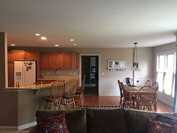 2nd image of 803 E Margaret Ln