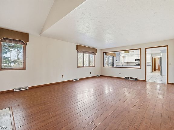 5th image of 19649 Sagamore Rd