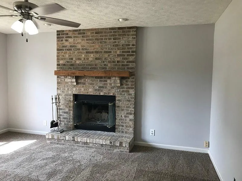 3 bed, 2.5 bath, 1920 sqft, $2,395 — Photo 2
