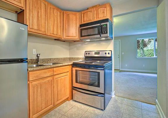 3rd image of 9811 Whitman Ave SW APT 4