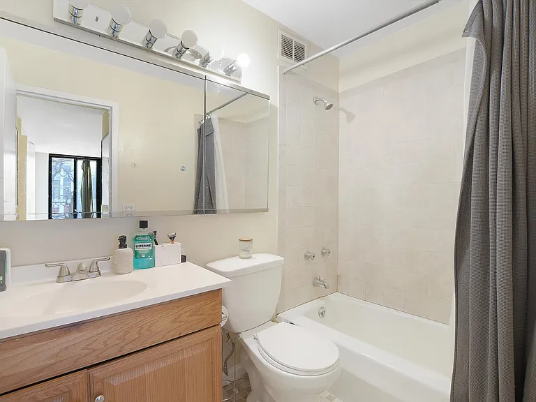 1555 N Sandburg Ter #201 — Photo 11