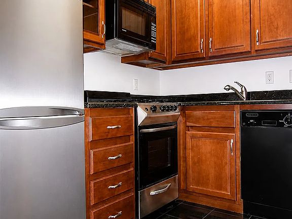 2nd image of 57 E 77th St APT 10