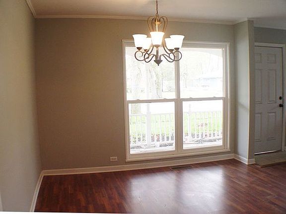 4th image of 556 Lakewood Blvd