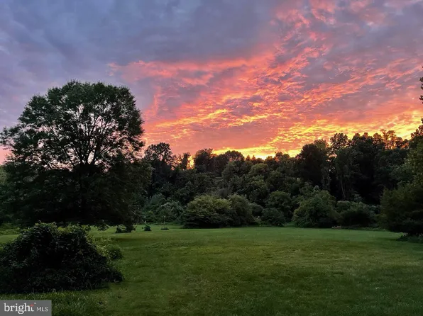 966 Plumsock Rd, Newtown Square, PA 19073