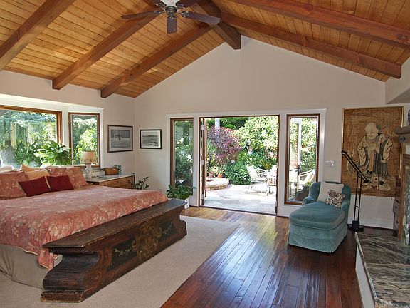 Master Bedrooms Suite