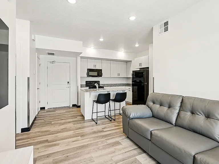 118 N 400 W — Photo 30