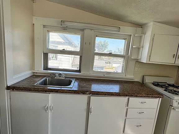 3rd image of 2 Units #409-1/2