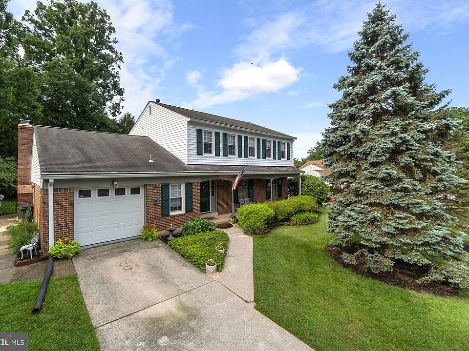 1st image of 9 Brighton Dr
