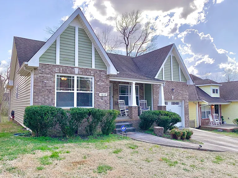 1016 Sunset Dr — Photo 4