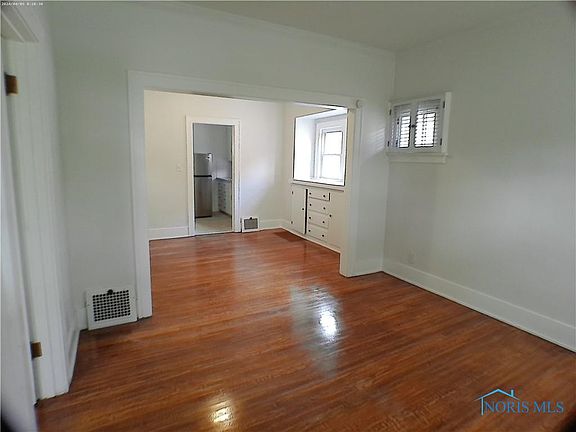 3rd image of 3821 Burton Ave