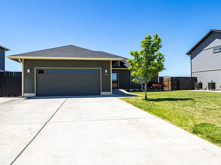 1648 S Beaumont Dr — Photo 2