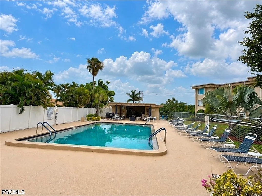 2 bed, 2.0 bath, 1071 sqft, $1,500 — Photo 2