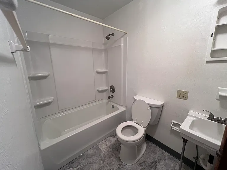 220 Orchard Hill Dr #B — Photo 15