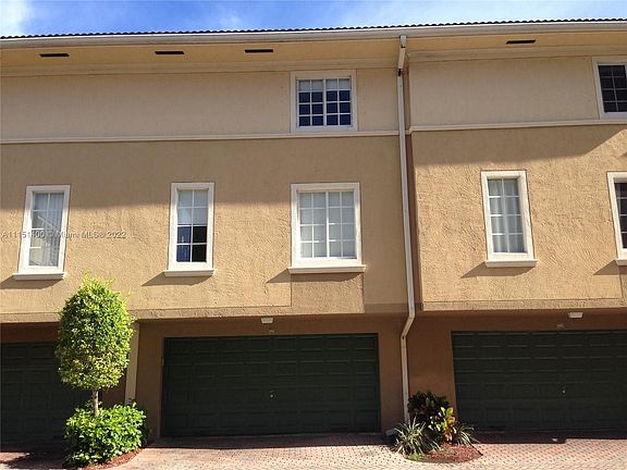 3rd image of 2861 NE 185th St APT 304