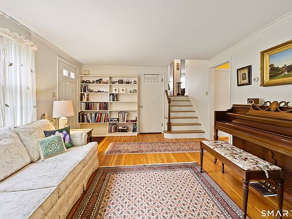 4th image of 19 Tanglewood Road