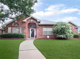 2712 Scarborough Ln, Carrollton, TX 75006