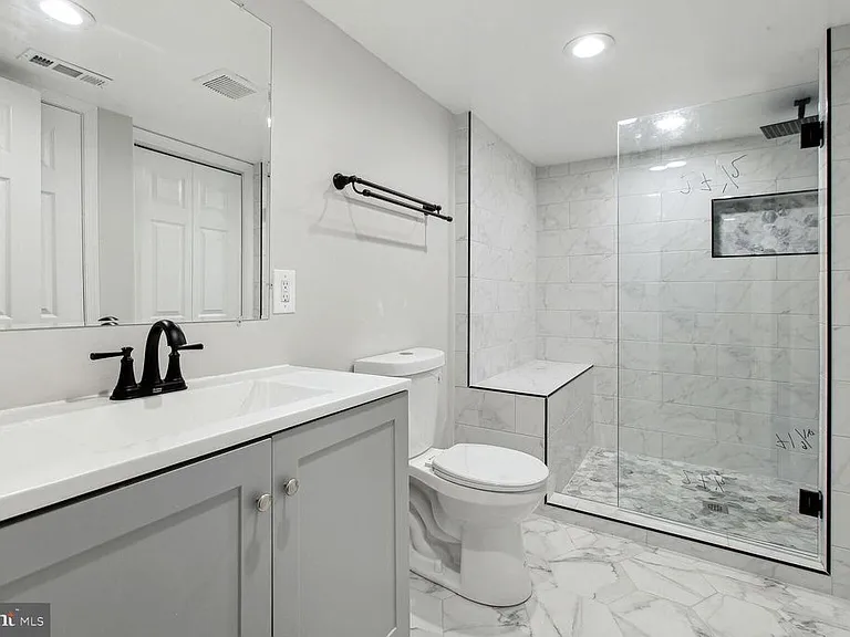 1513 N Kenwood Ave — Photo 12