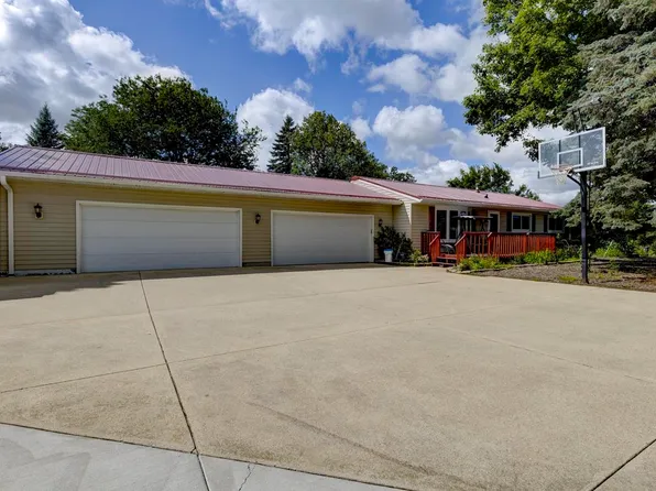 2765 Oak Knoll Ln, Stoughton, WI 53589