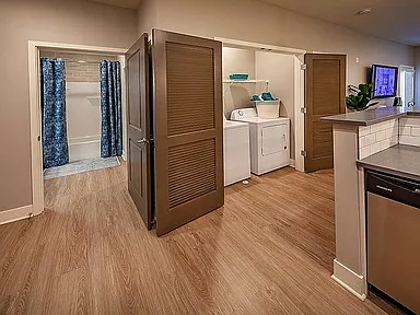 Conner Virtual Tour | 32 Union