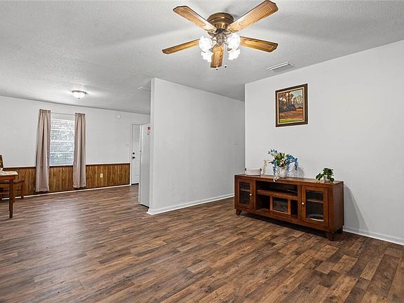 4th image of 10131 Jim Tom Cir S