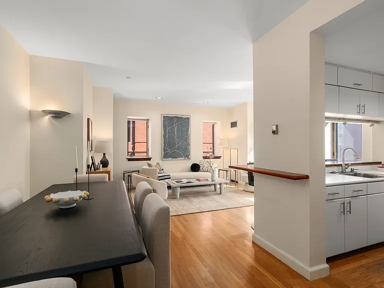 2 Clarendon St #302 — Photo 13