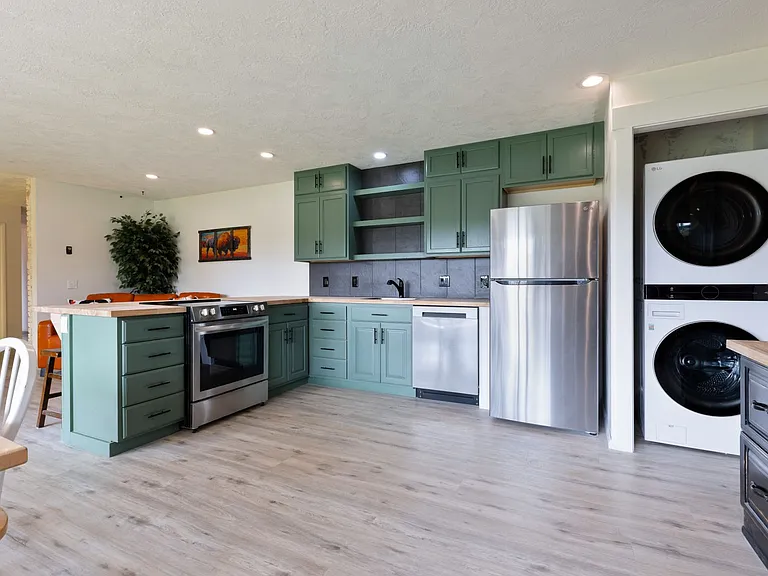 3047 S 2000 W — Photo 6