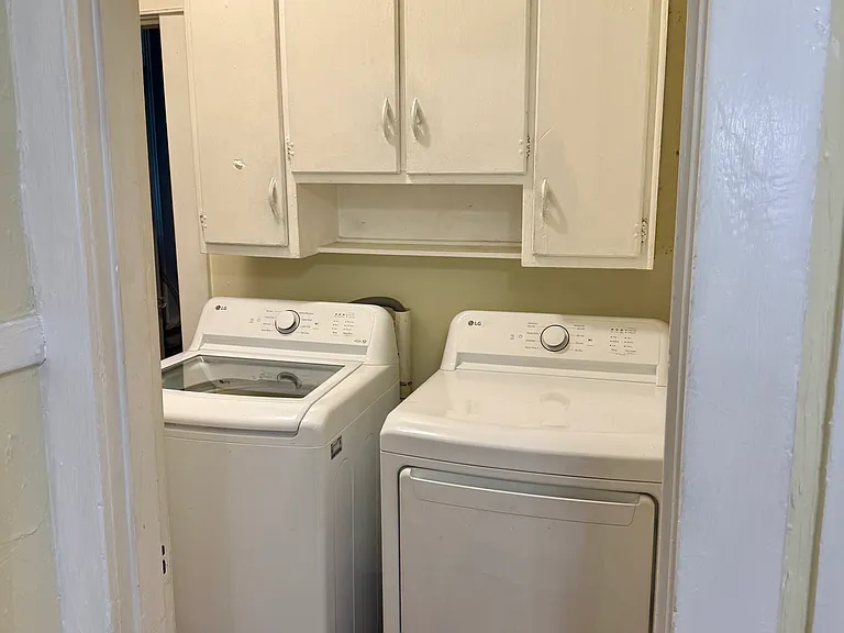 2100 University Cir — Photo 12