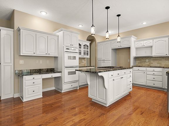 5th image of 305 Laurinda Dr