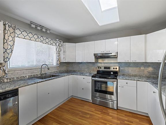 3rd image of 1777 Latimer Rd