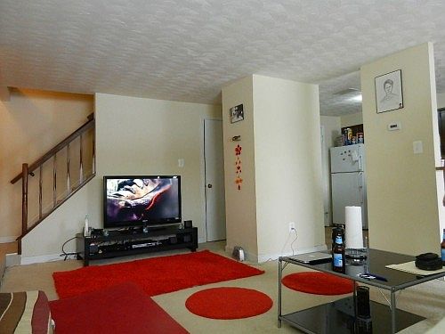 3rd image of 1019 Warwick Ct