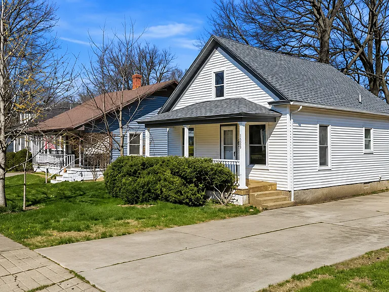 1525 E Cairo St — Photo 2