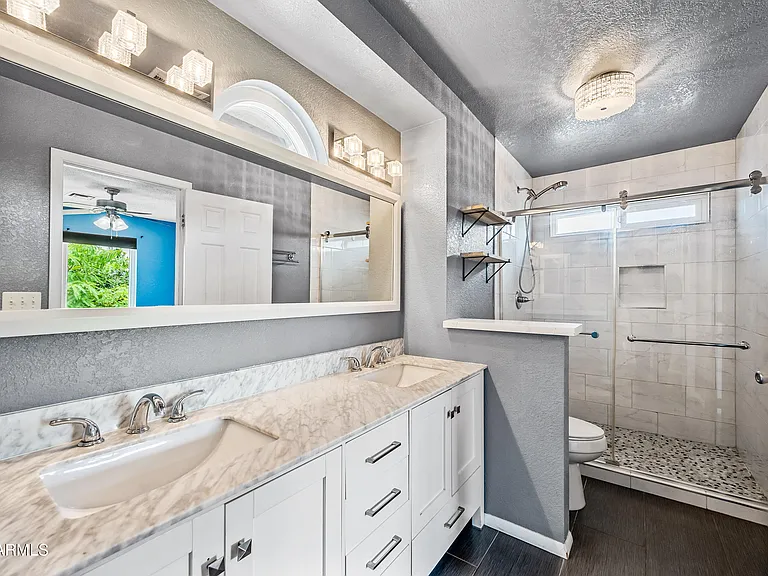 610 N Rosemont Cir — Photo 32