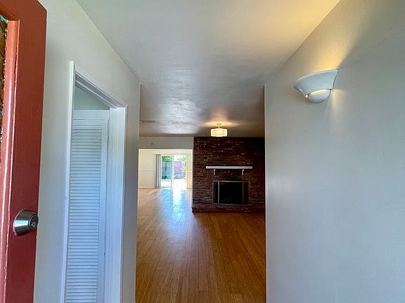 5th image of 123 Hastings Ave