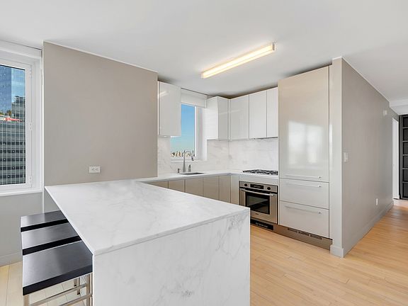 5th image of 322 W 57th St APT 39H1