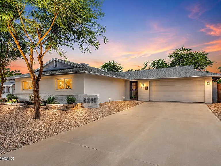8219 E Valley View Rd — Photo 1