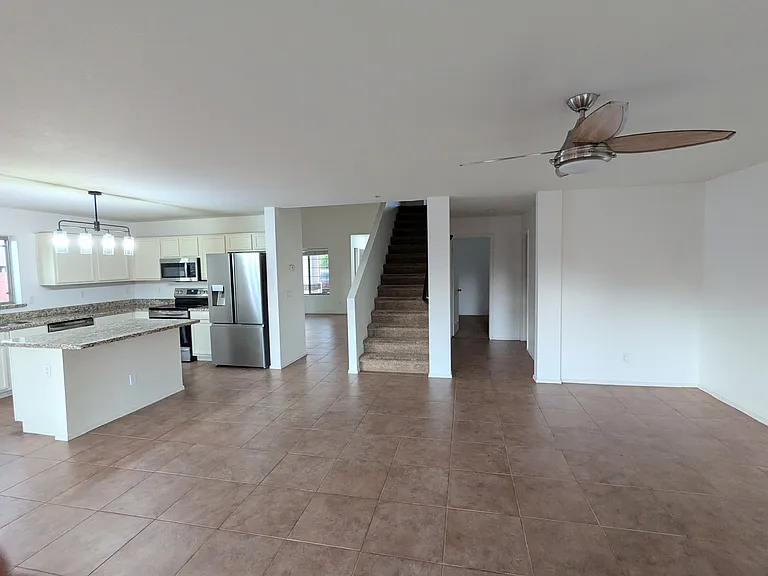 33966 N Mercedes Dr — Photo 5